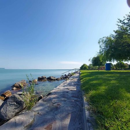 Balatoni Aranyparti Apartmanok Siófok Buitenkant foto